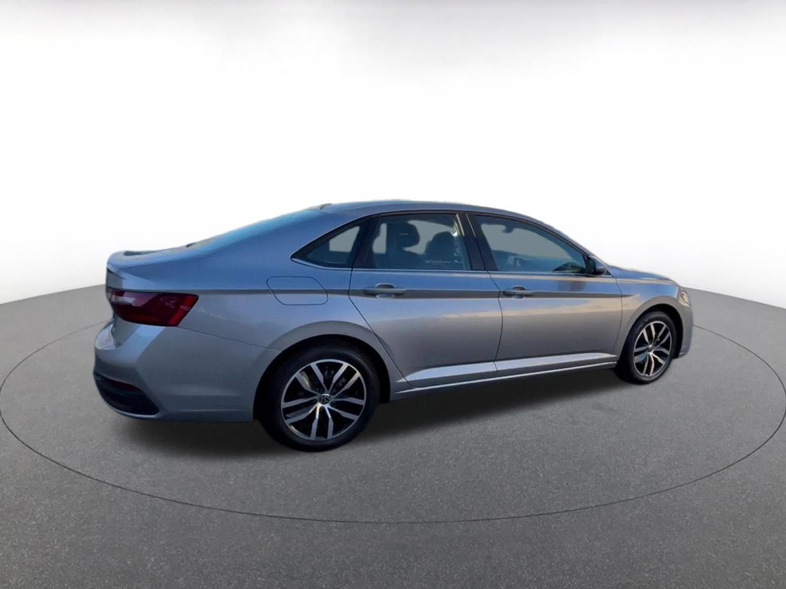 Used 2025 Volkswagen Jetta SE image 15