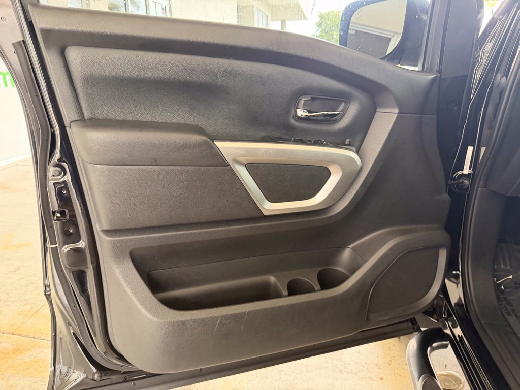Used 2021 Nissan Titan SV w/ SV Convenience Package RWD image 40