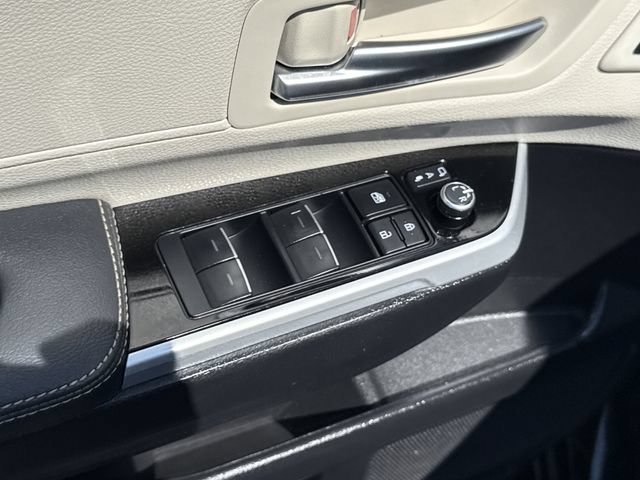 Used 2025 Toyota Sienna Limited AWD/4WD image 43