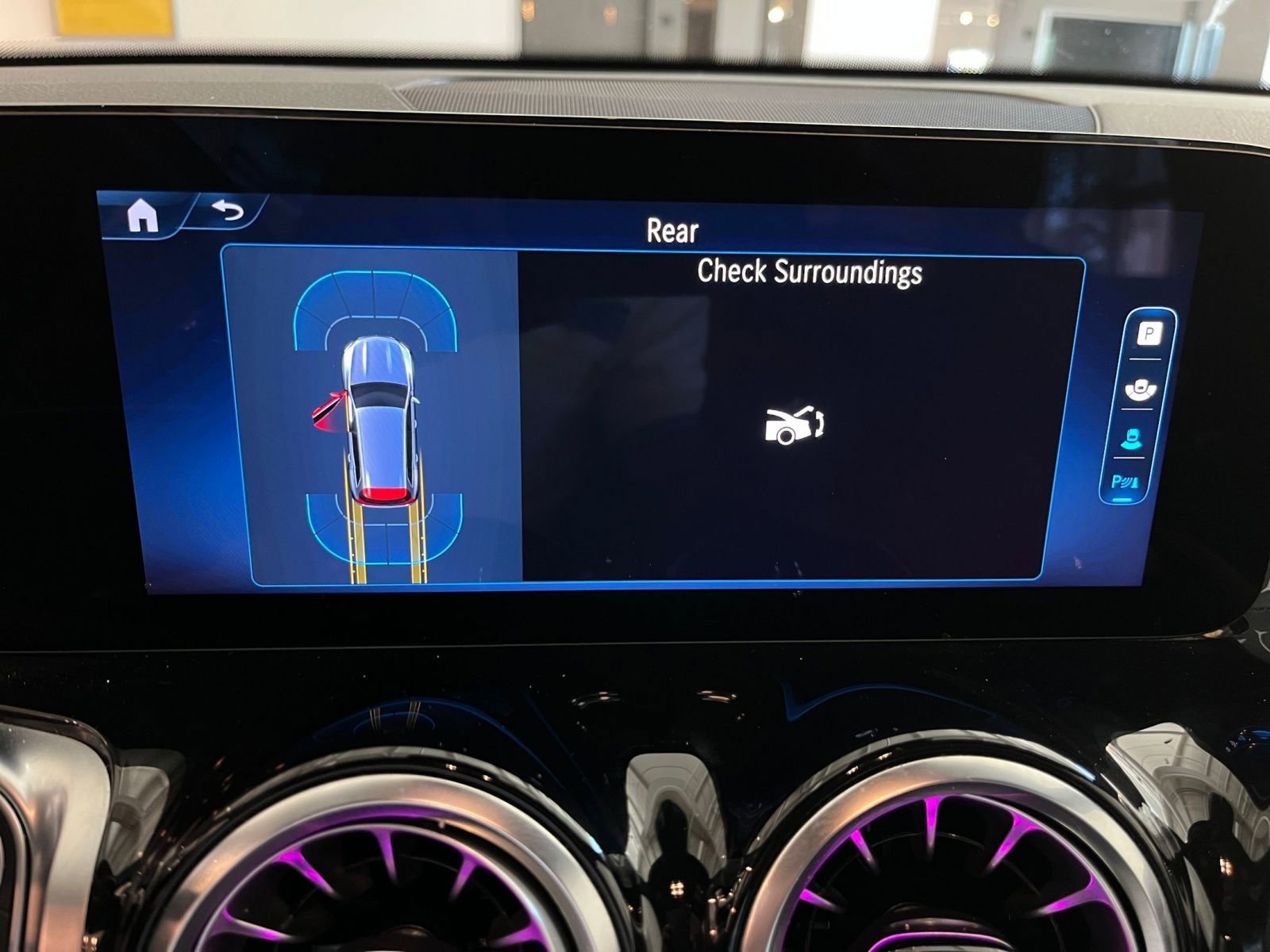 Used 2025 Mercedes-Benz GLB 250 4MATIC image 25