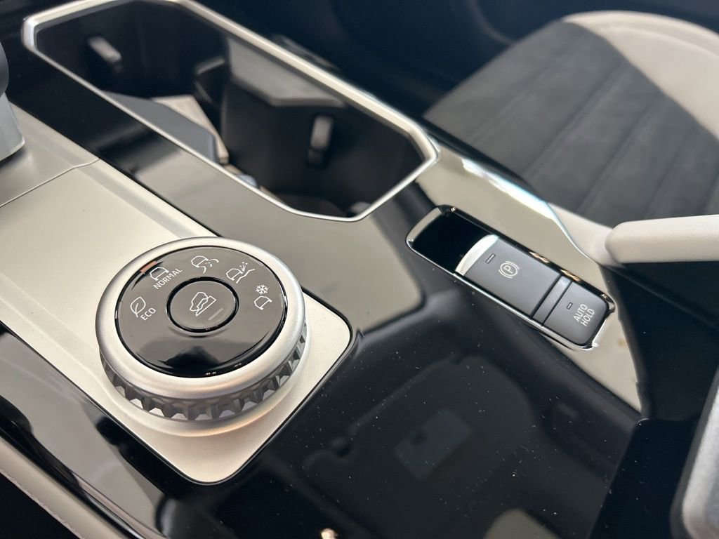 New 2026 Mitsubishi Outlander SE image 9