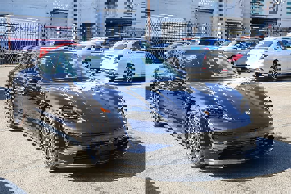 Used 2022 Porsche Taycan 4S image 3