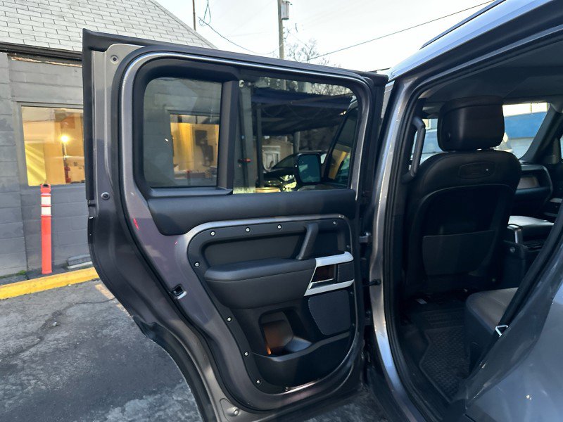 Used 2020 Land Rover Defender 110 HSE image 16