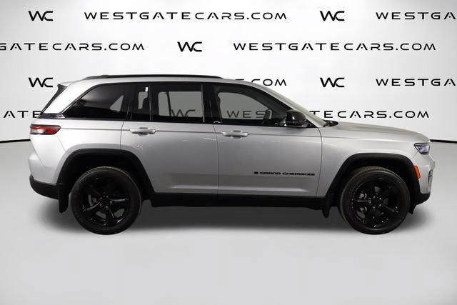 Used 2023 Jeep Grand Cherokee Altitude AWD/4WD image 43