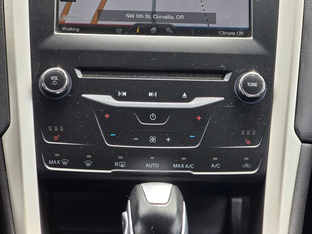 Used 2014 Ford Fusion SE w/ Equipment Group 202A FWD image 14
