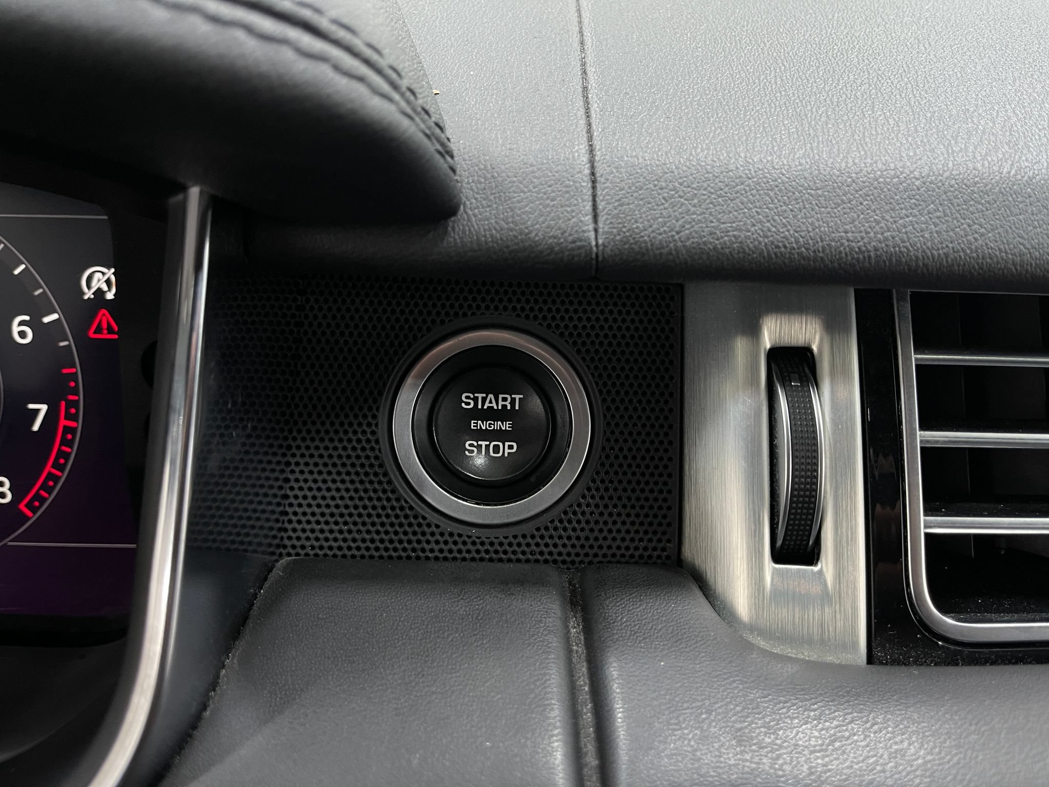 Used 2019 Land Rover Range Rover Supercharged AWD/4WD image 21