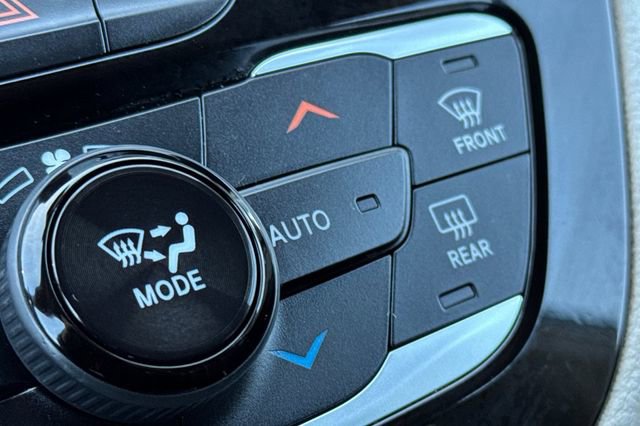Used 2021 Chrysler Pacifica Touring-L FWD image 31