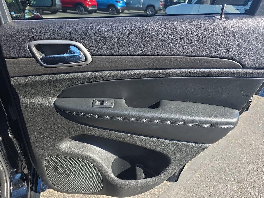 Used 2018 Jeep Grand Cherokee Laredo image 16