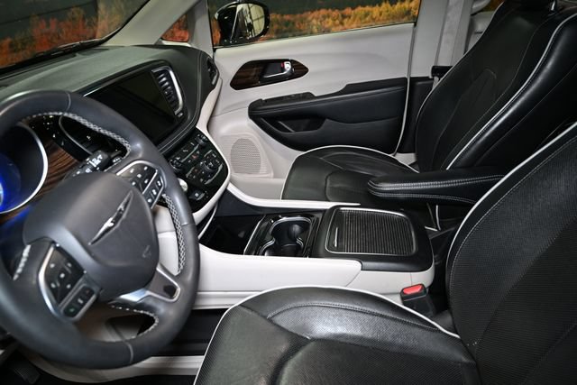 Used 2023 Chrysler Pacifica Limited FWD image 23