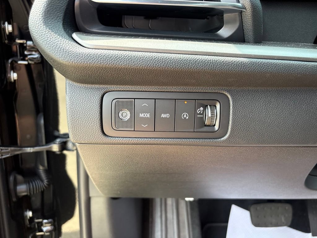 New 2027 Chevrolet Traverse LT w/ Sun and Wheel Package AWD/4WD image 18