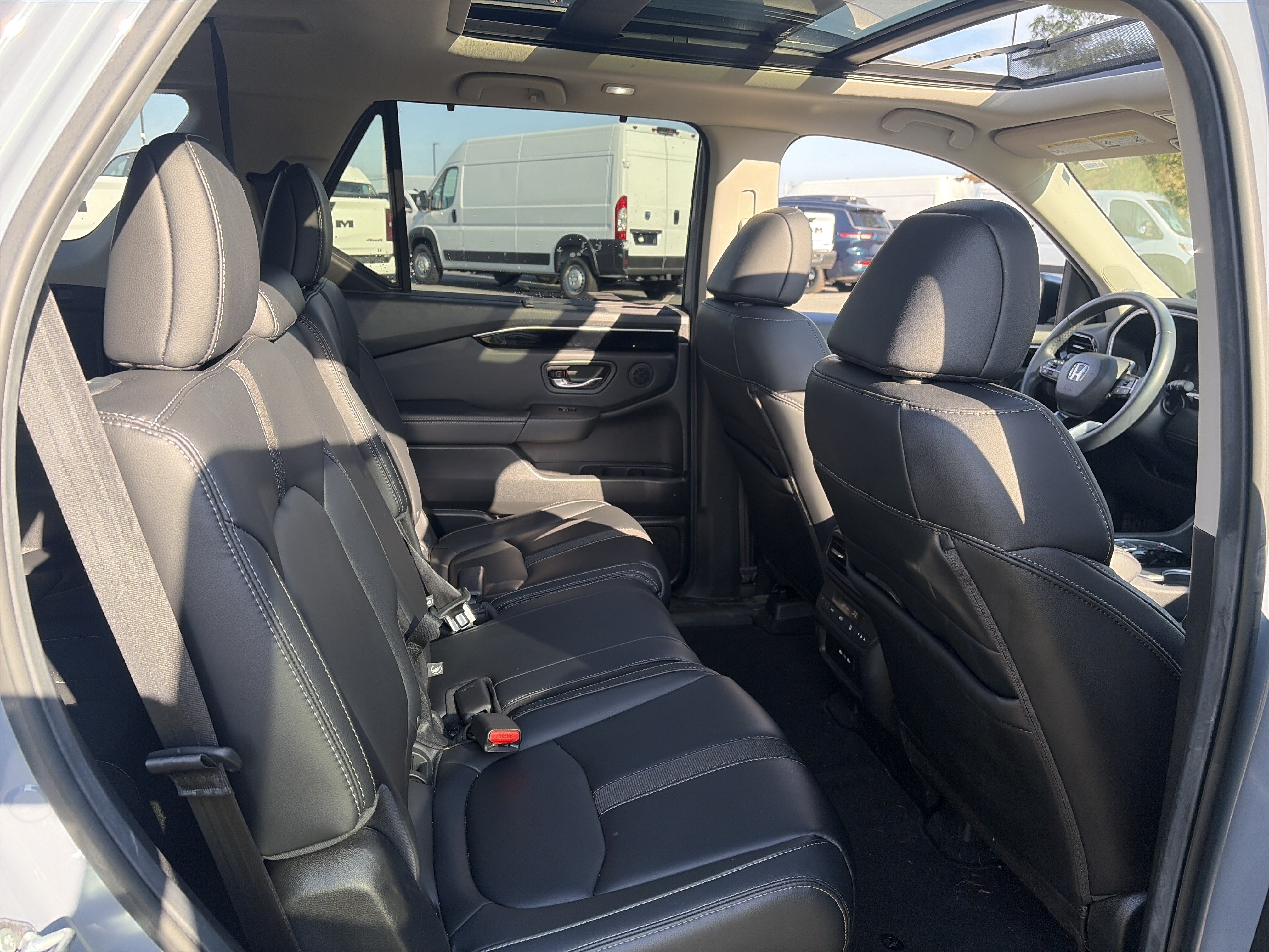 Used 2025 Honda Pilot Touring image 23