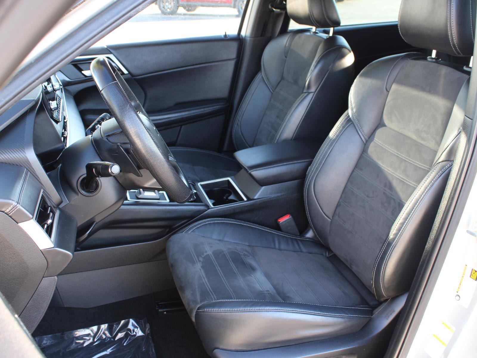 Used 2023 Mitsubishi Outlander SE image 13