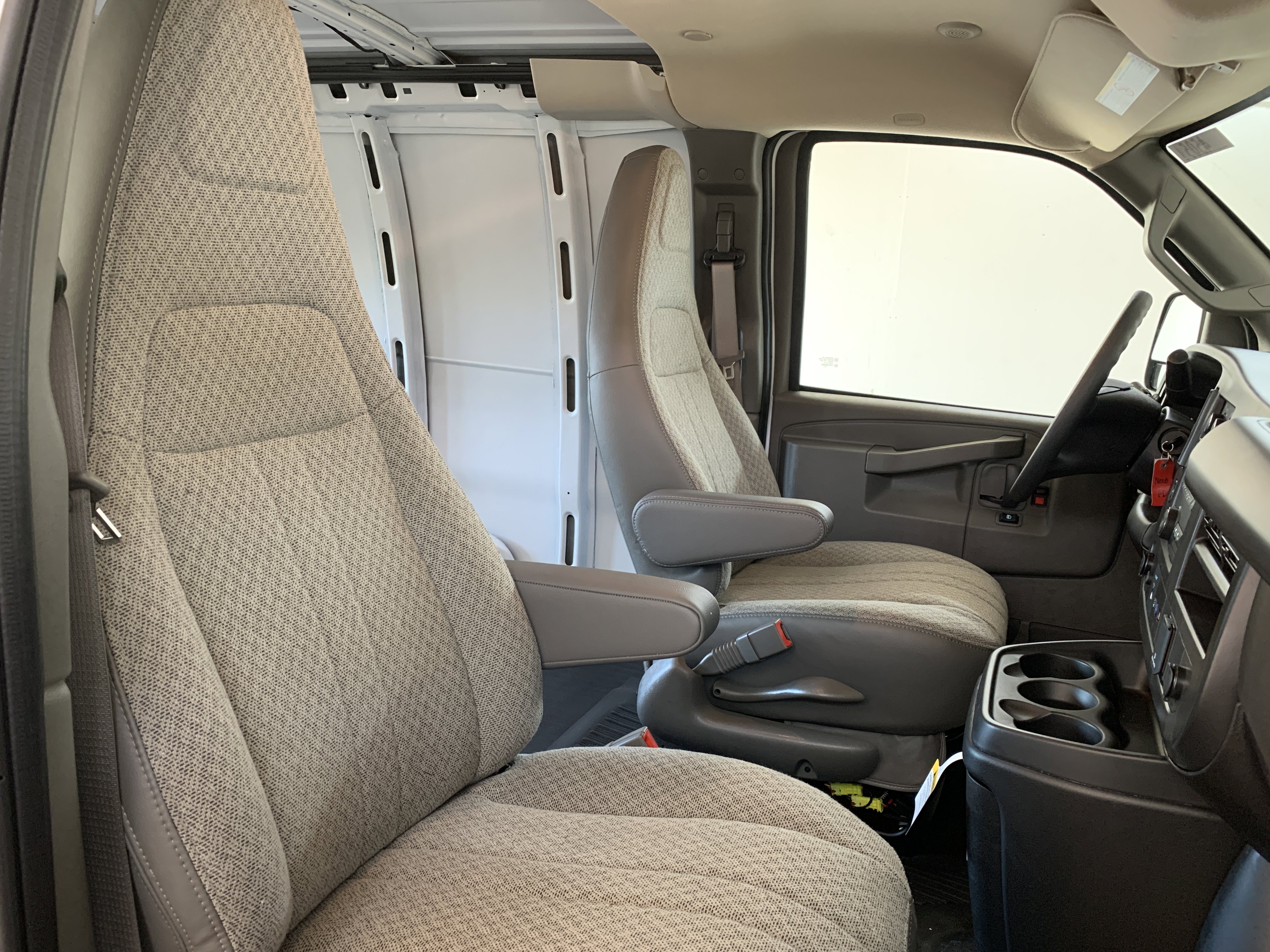 New 2025 Chevrolet Express 2500 image 30