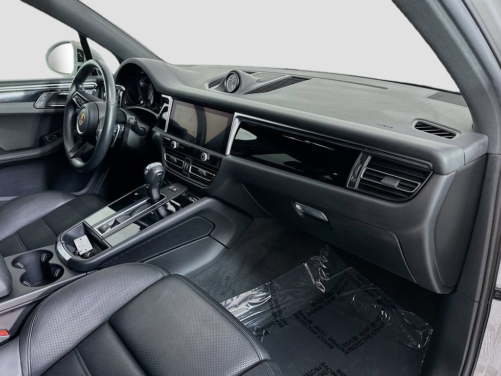 Certified 2022 Porsche Macan S AWD/4WD image 31