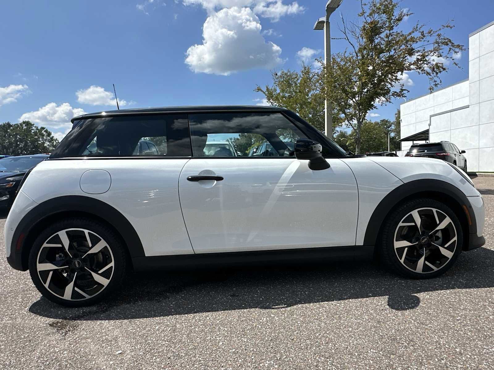 Used 2025 MINI Cooper 2-Door Hardtop image 7