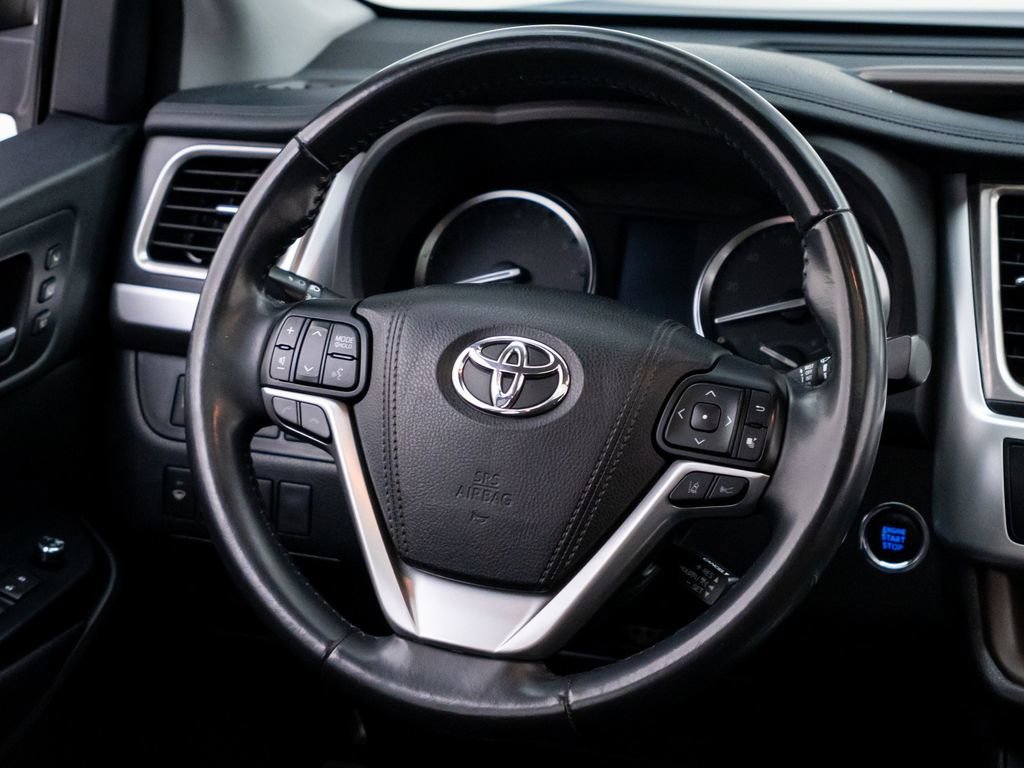 Used 2018 Toyota Highlander Limited image 11