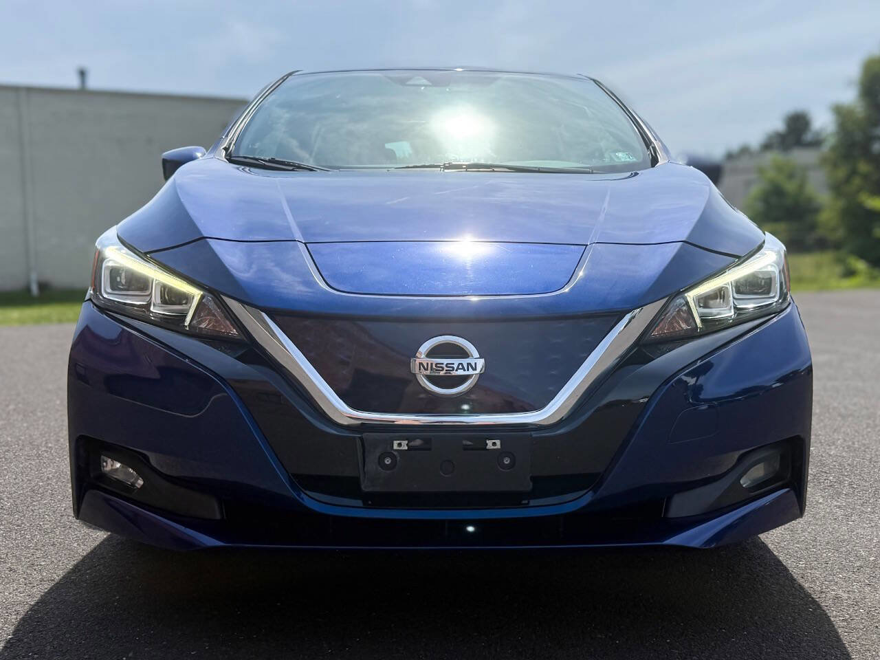 Used 2018 Nissan Leaf SV w/ SV Technology Package FWD image 2