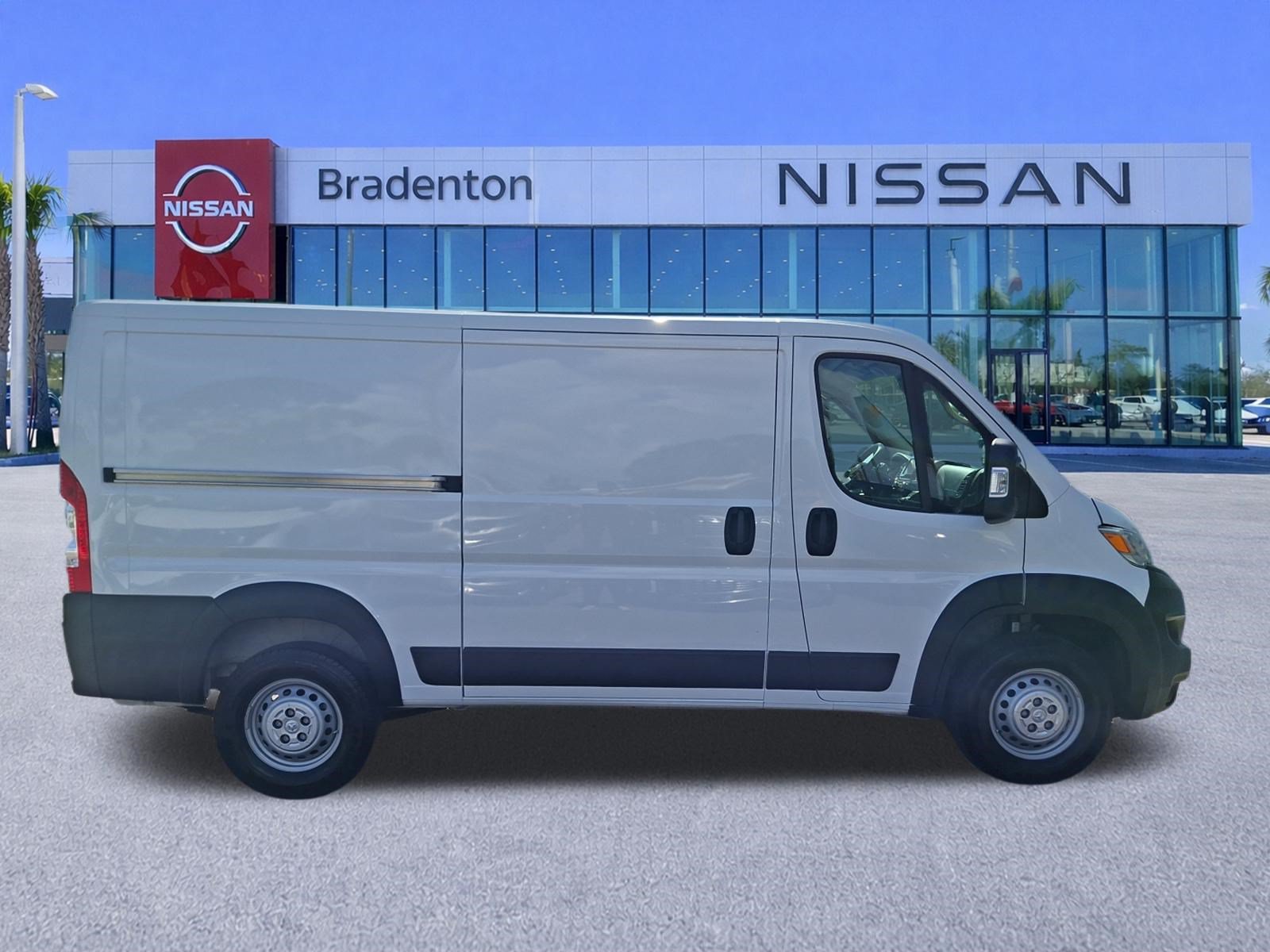 Used 2025 RAM ProMaster 2500 w/ Convenience Group FWD image 4