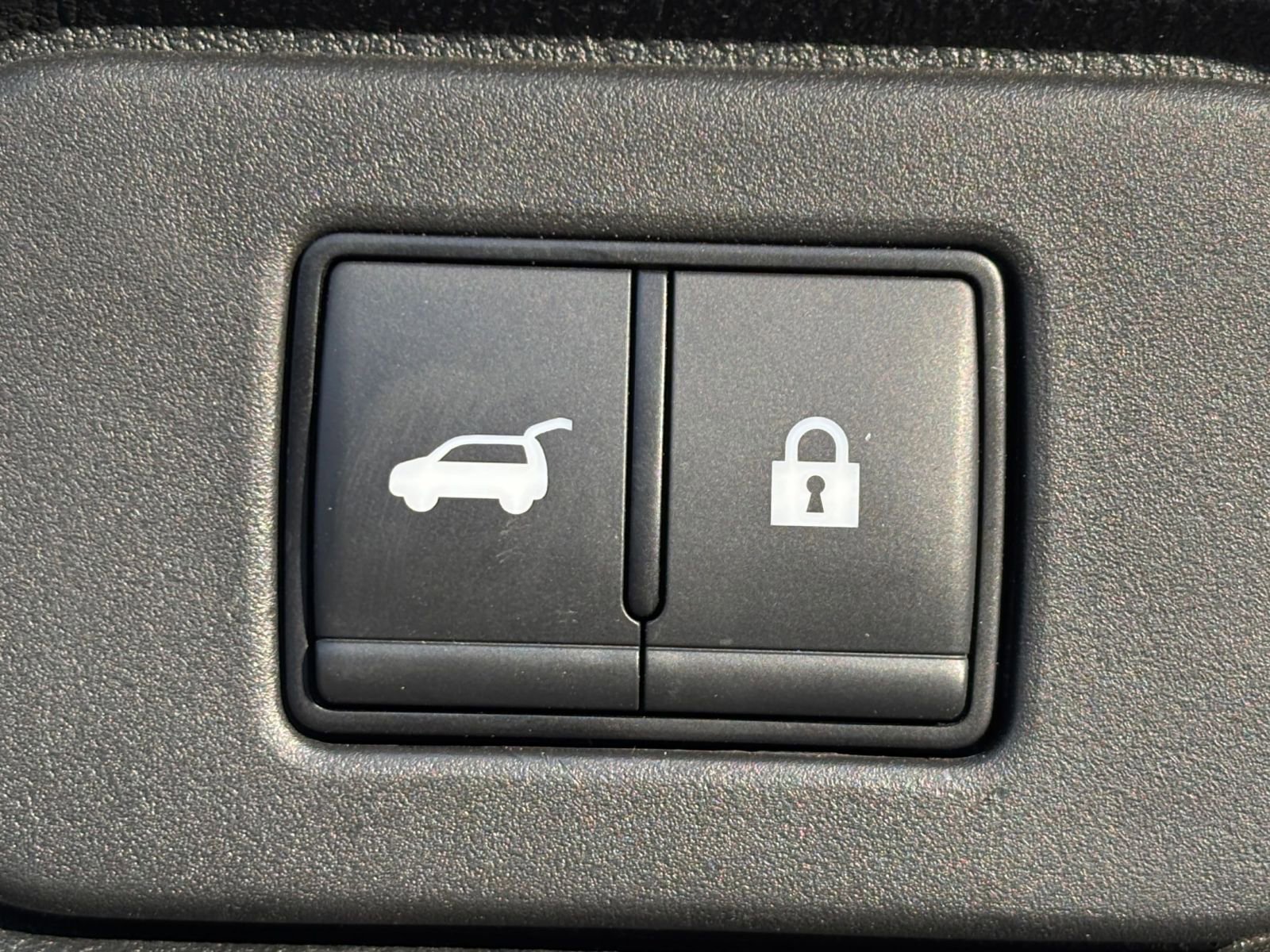 Used 2025 Nissan Pathfinder SV FWD image 23
