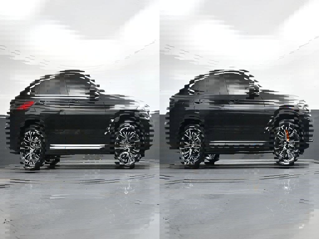 Used 2025 BMW X4 xDrive30i w/ Premium Package image 27