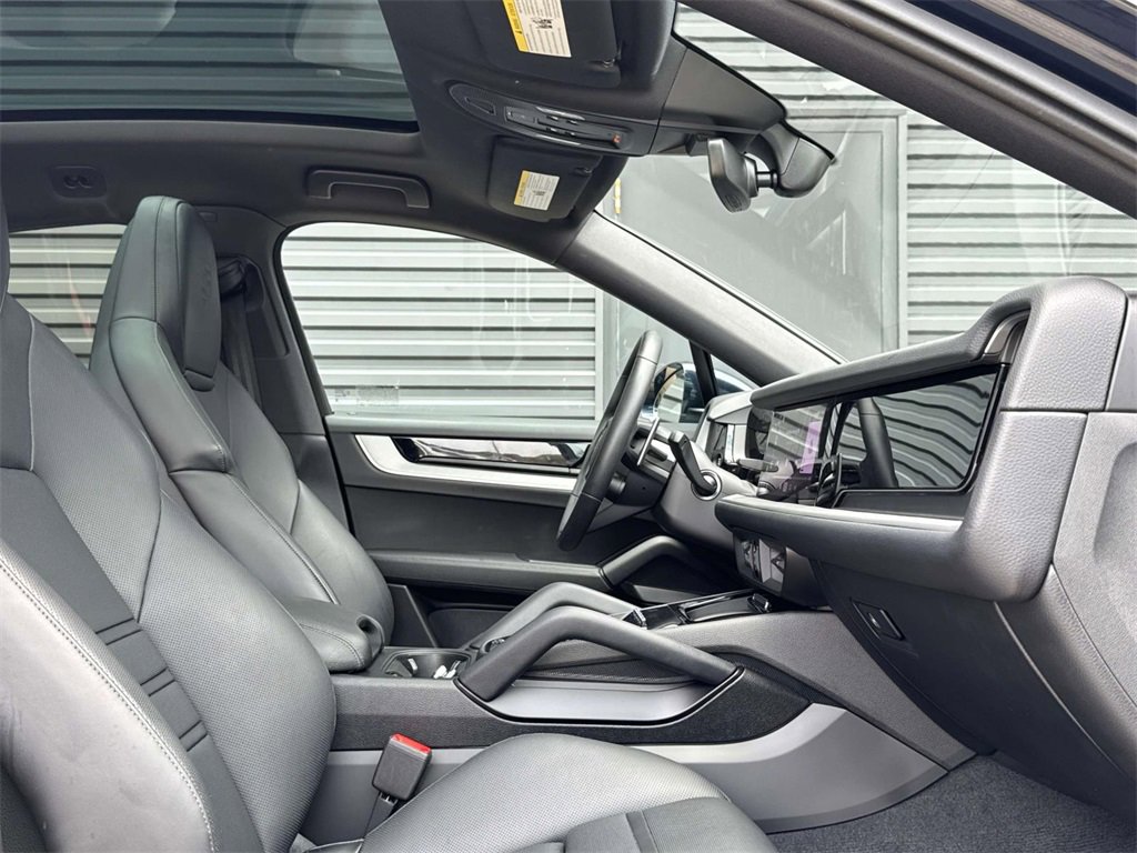 Certified 2025 Porsche Cayenne S image 17