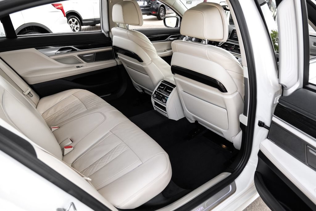 Used 2020 BMW 740i w/ Premium Package RWD image 44