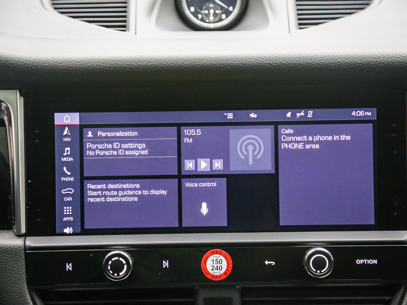 Certified 2024 Porsche Macan AWD/4WD image 18