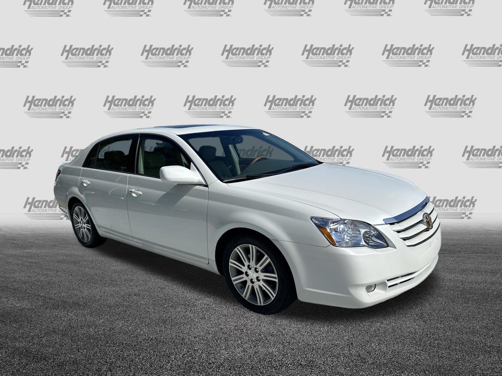 Used 2005 Toyota Avalon Limited FWD video 2