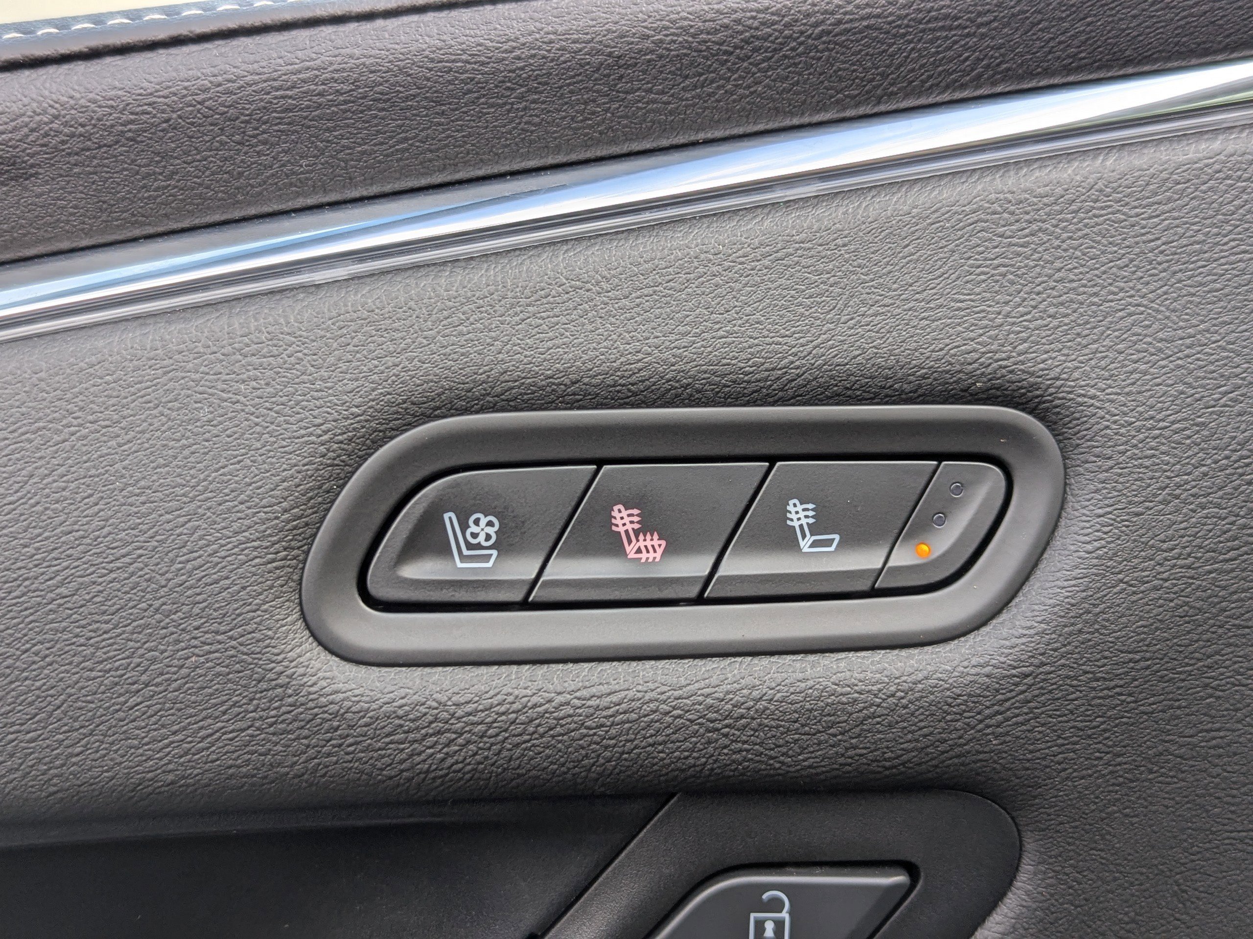 Used 2024 Cadillac Escalade Sport w/ LPO, ONYX Package image 18