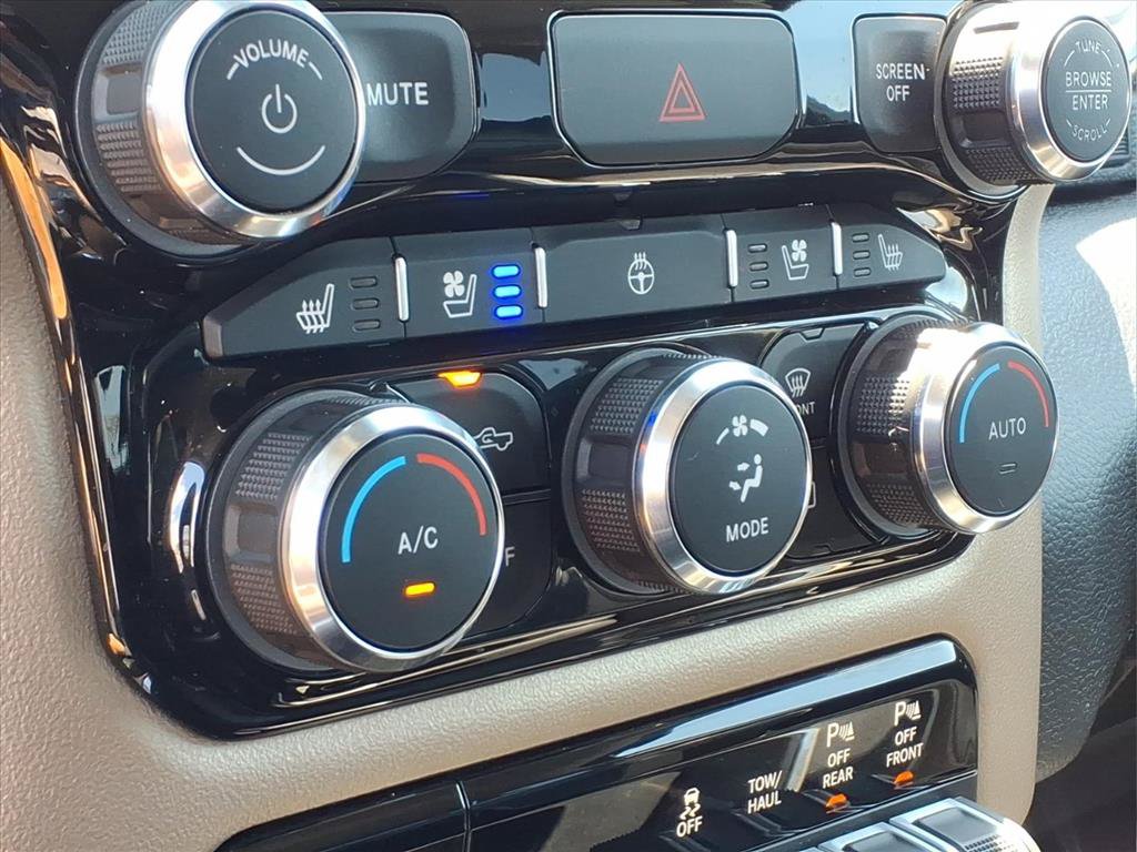 Used 2022 RAM 1500 Laramie AWD/4WD image 9