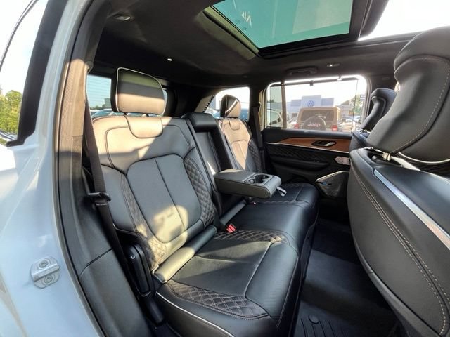 Certified 2025 Jeep Grand Cherokee Summit AWD/4WD image 27