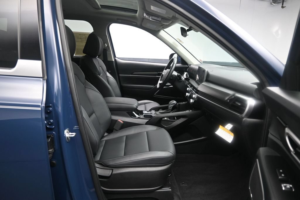 Used 2025 Kia Telluride S AWD/4WD image 31