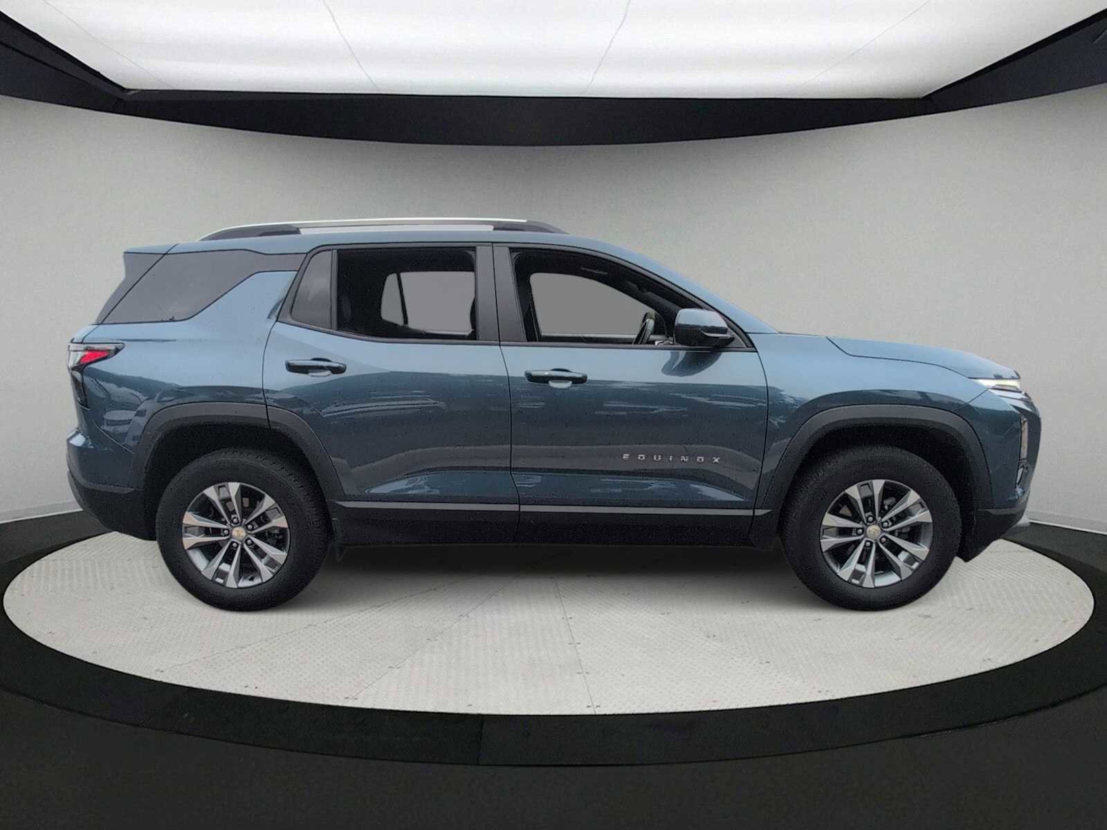 Used 2025 Chevrolet Equinox LT w/ Convenience Package II AWD/4WD image 9