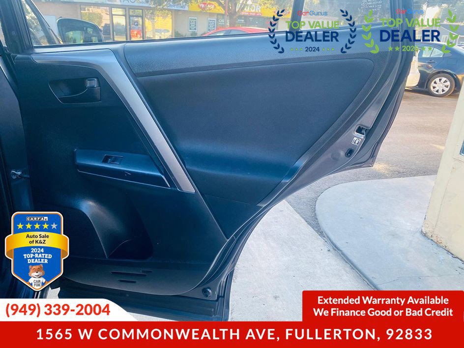 Used 2018 Toyota RAV4 LE w/ Carpet Mat Package image 23