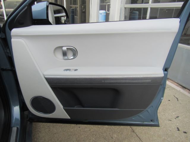 Used 2023 Hyundai Ioniq 5 Limited image 22