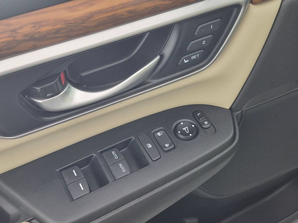 Used 2020 Honda CR-V Touring image 12