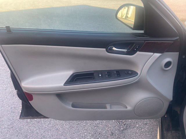 Used 2011 Chevrolet Impala LT FWD image 15