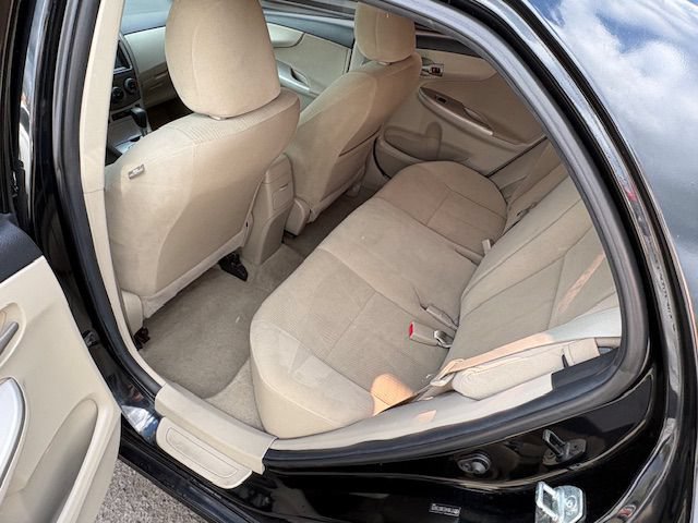 Used 2011 Toyota Corolla LE FWD image 12