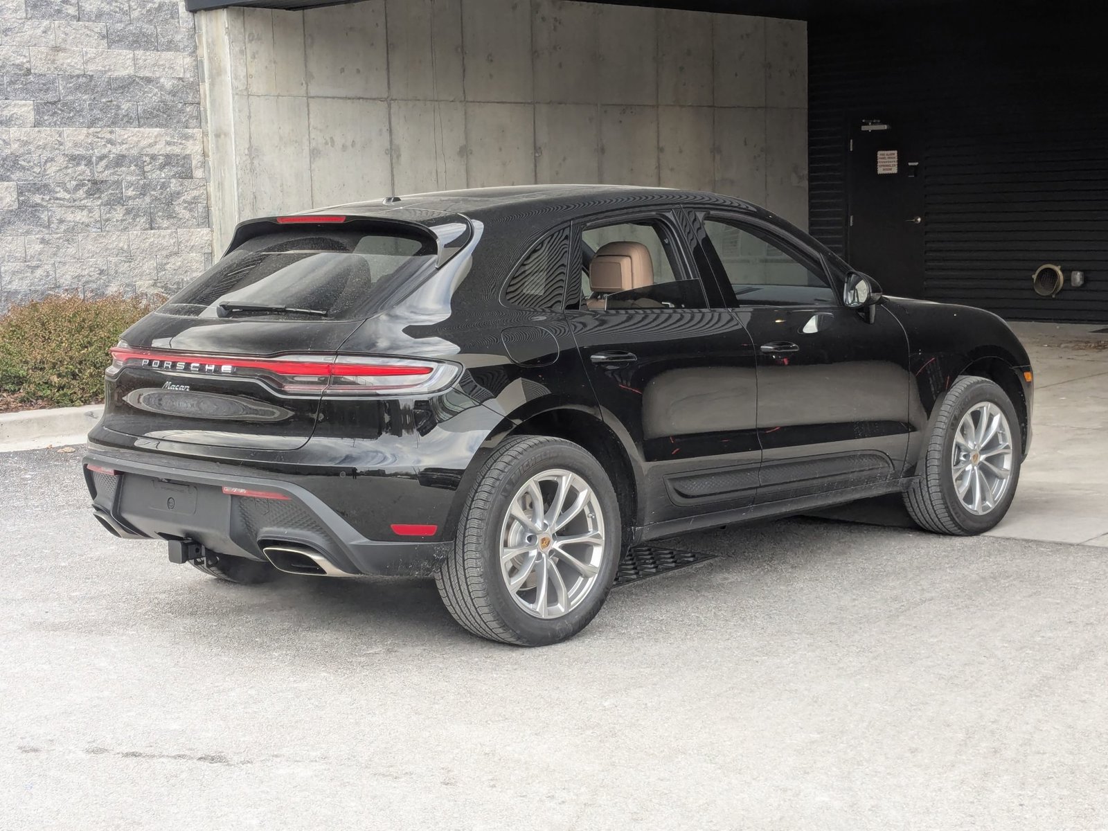 Certified 2026 Porsche Macan AWD/4WD image 9