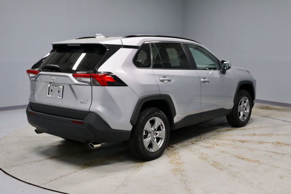 Used 2025 Toyota RAV4 XLE AWD/4WD image 10