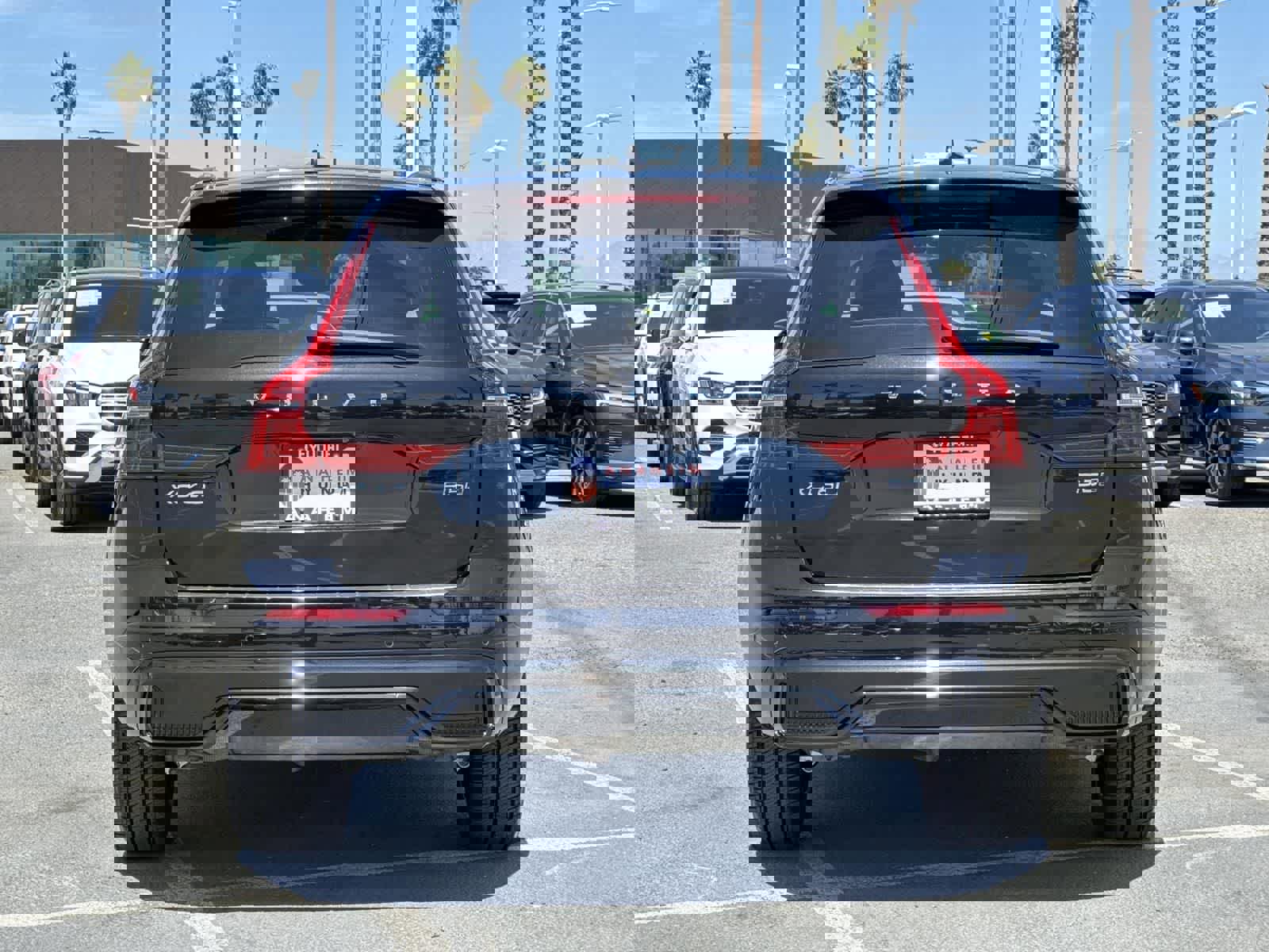 Used 2023 Volvo XC60 B5 Plus image 4