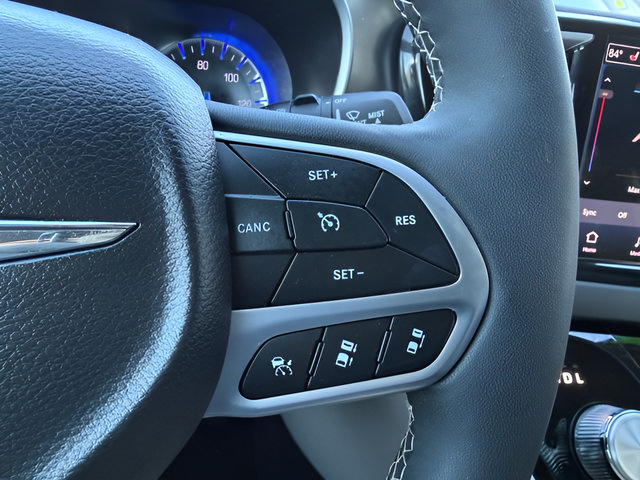 Used 2024 Chrysler Pacifica Touring-L FWD image 16