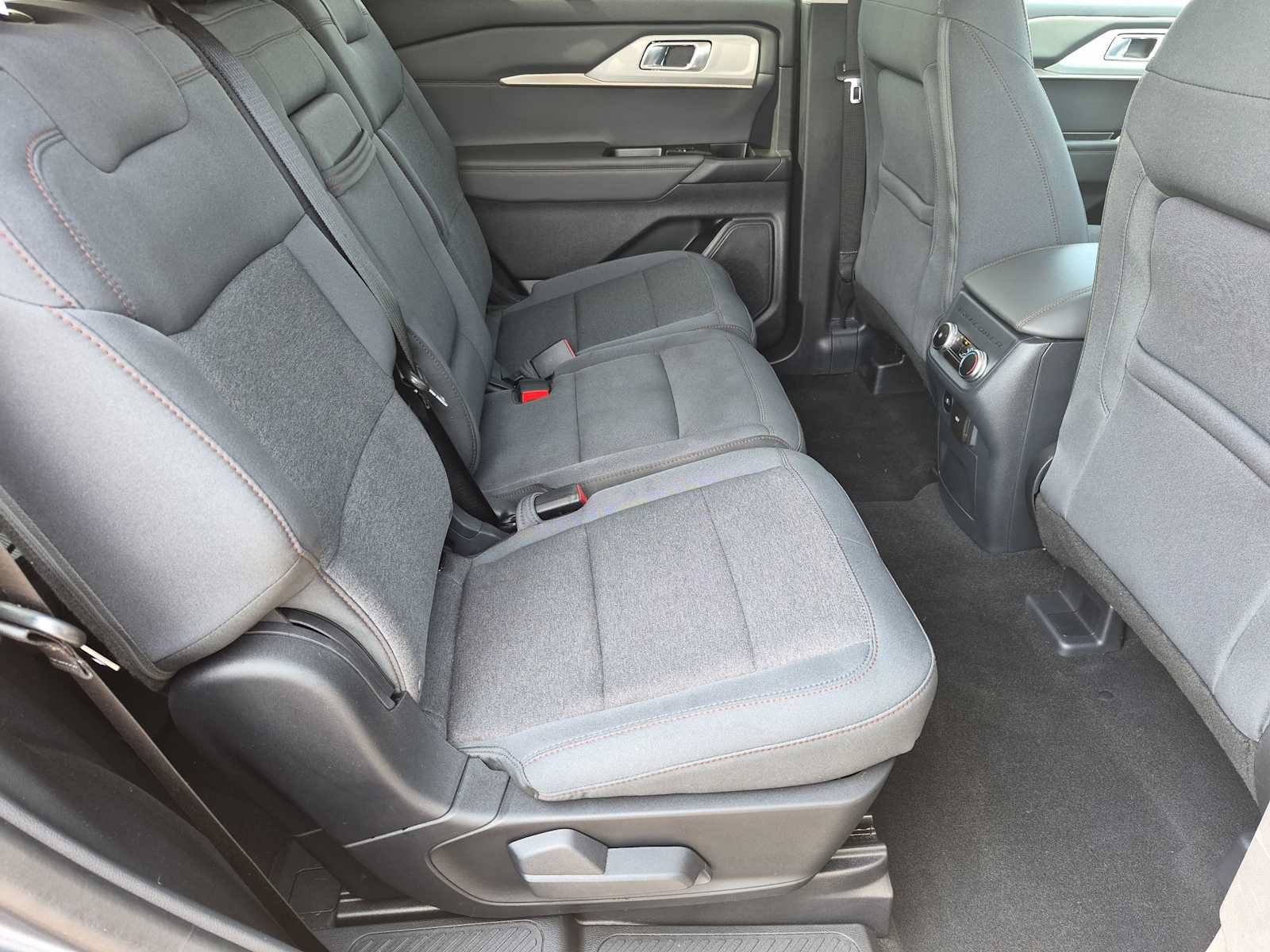 Used 2025 Ford Explorer Active AWD/4WD image 20