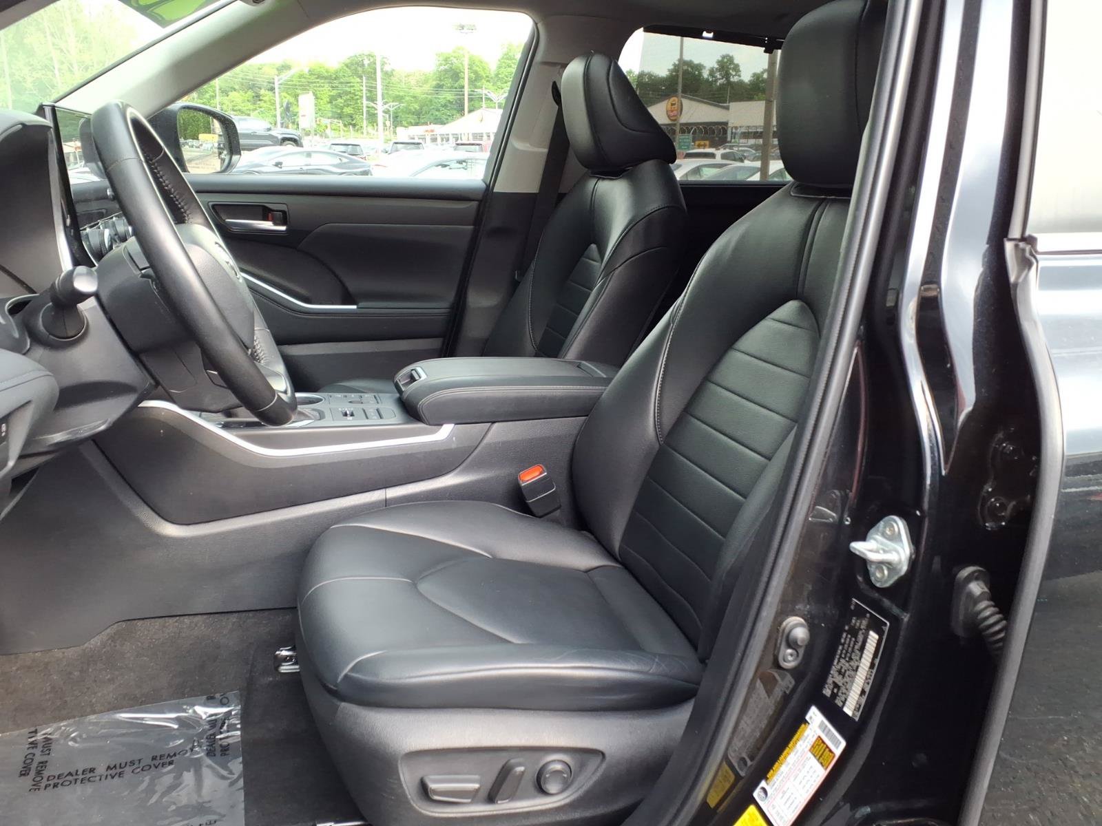 Used 2023 Toyota Highlander XLE AWD/4WD image 7