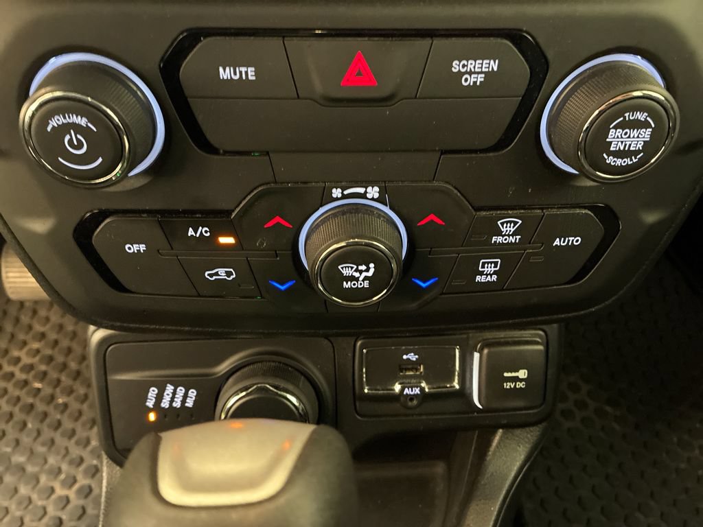 Used 2018 Jeep Renegade Altitude AWD/4WD image 15