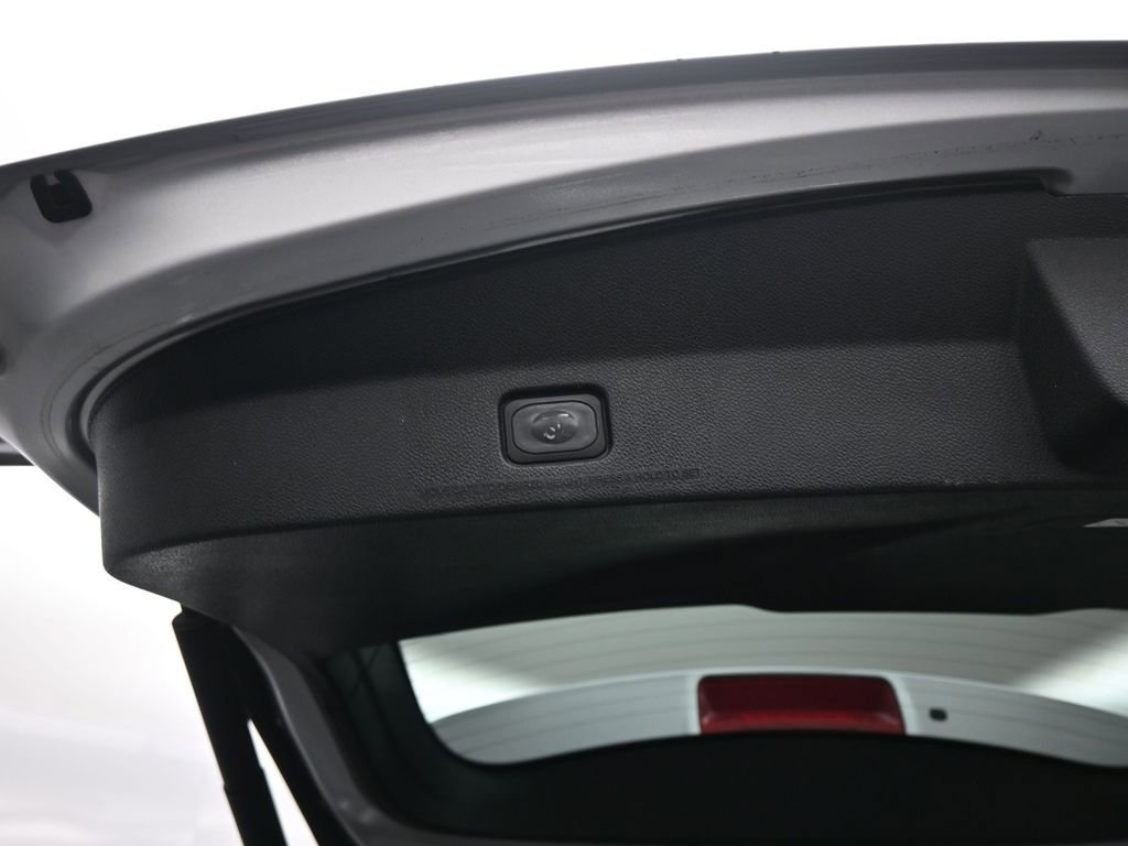 Certified 2018 Ford Explorer XLT w/ Equipment Group 202A image 24