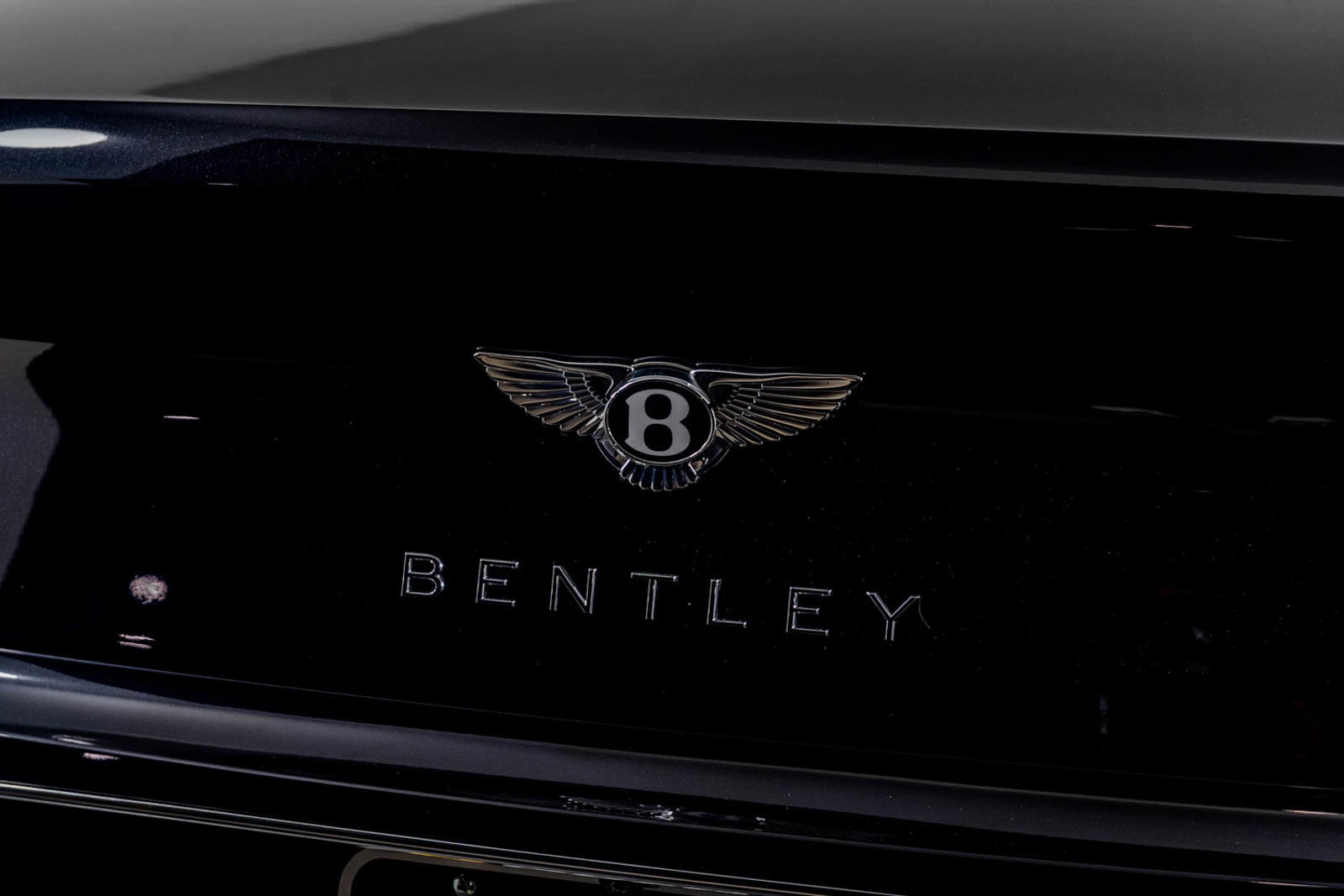 Used 2023 Bentley Continental GT V8 image 18