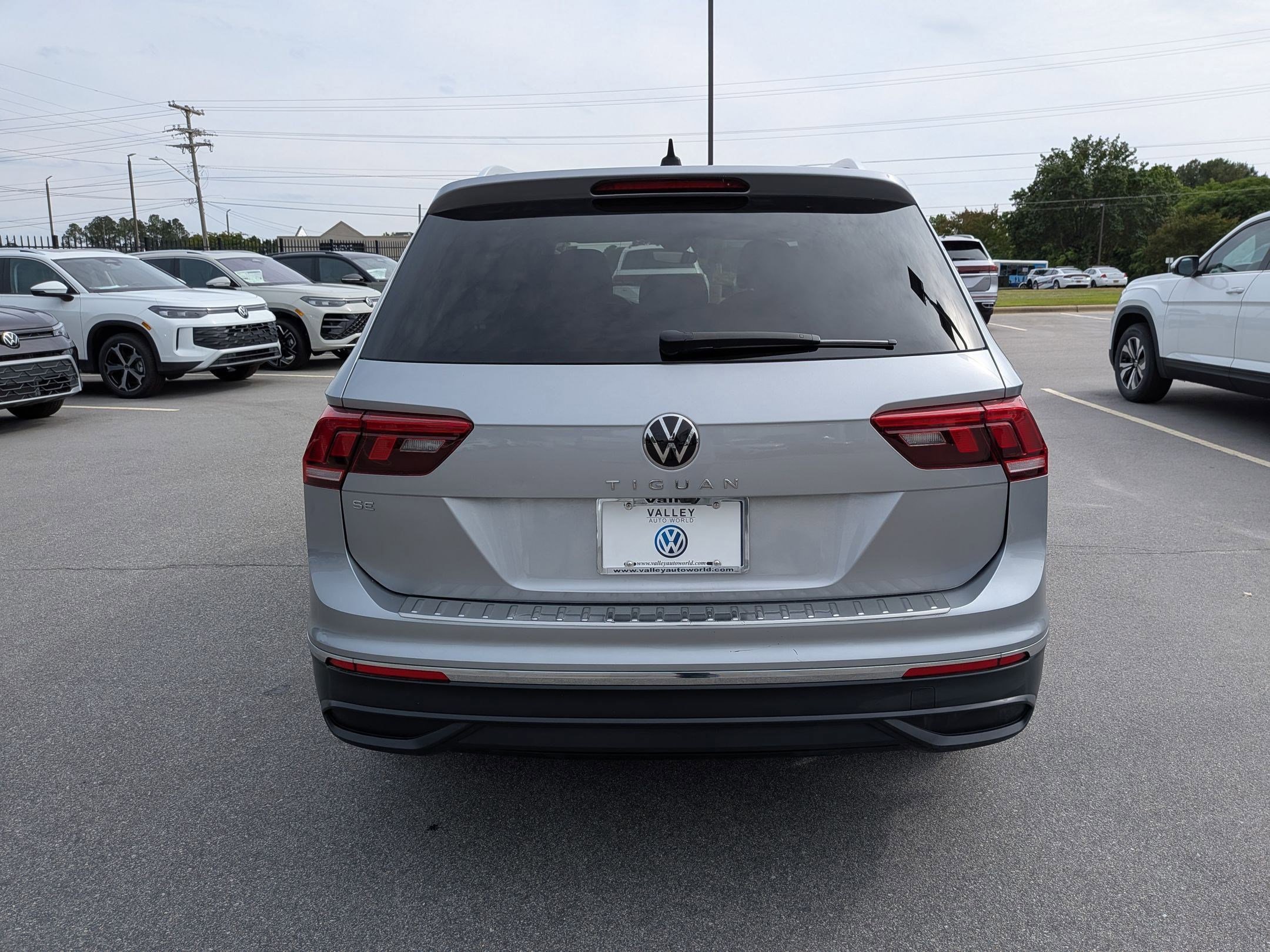 Used 2023 Volkswagen Tiguan SE FWD image 4