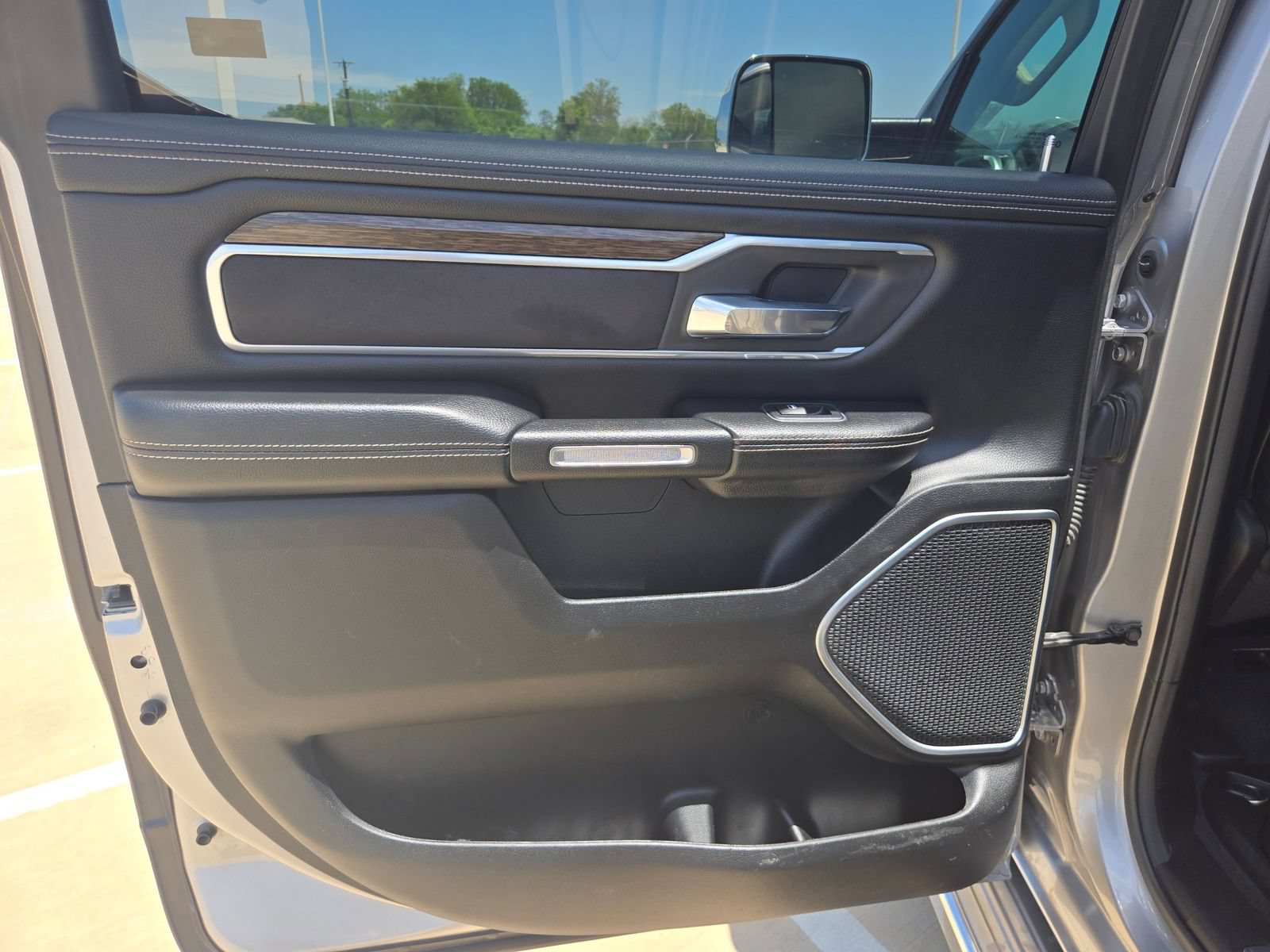 Used 2020 RAM 1500 Laramie AWD/4WD image 14