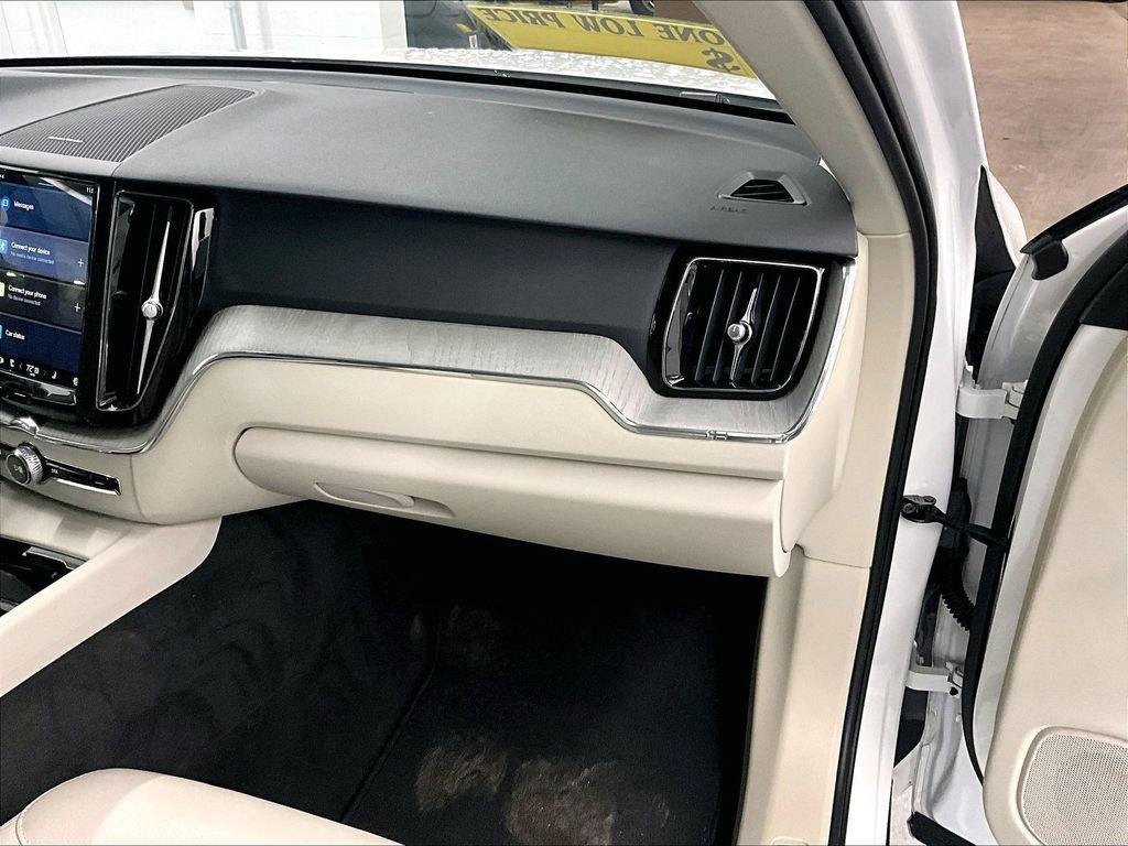 Used 2024 Volvo XC60 B5 Plus image 13